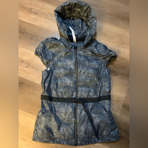 NWOT Lululemon Spring Fling Puffer Vest With Hood - Picture 1 of 5